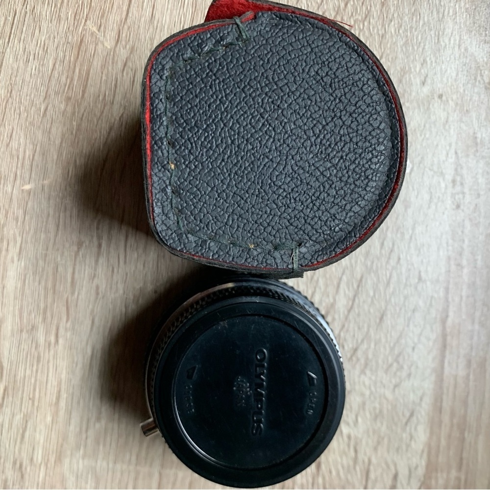 Olympus 2x teleconverter with case